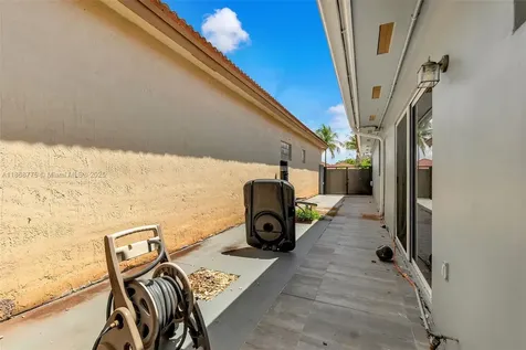 910 NW 133rd Avenue Miami FL 33182
