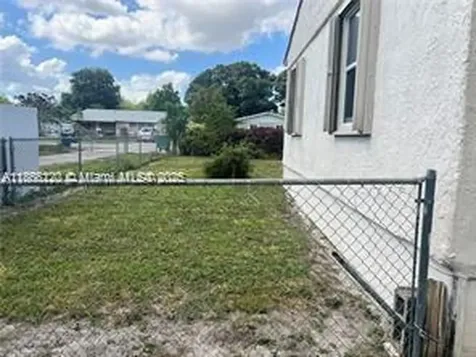 1527 NW 101st Street Miami FL 33147