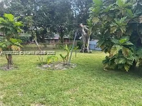 1527 NW 101st Street Miami FL 33147