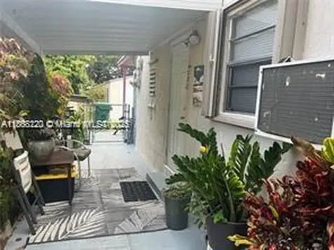 1527 NW 101st Street Miami FL 33147