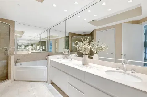 848 Brickell Key Drive Miami FL 33131
