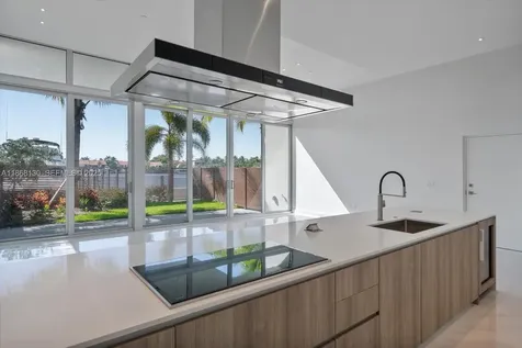 3750 Yacht Club Drive Aventura FL 33180