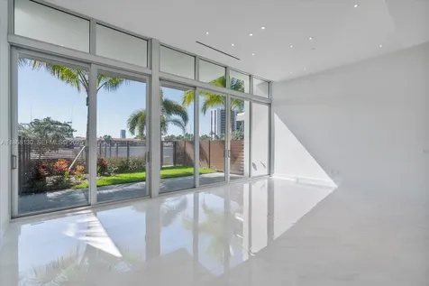 3750 Yacht Club Drive Aventura FL 33180