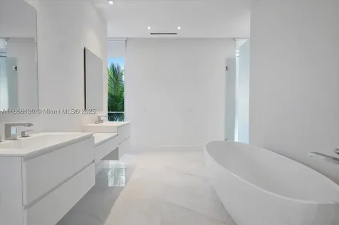 3750 Yacht Club Drive Aventura FL 33180