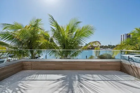 3750 Yacht Club Drive Aventura FL 33180