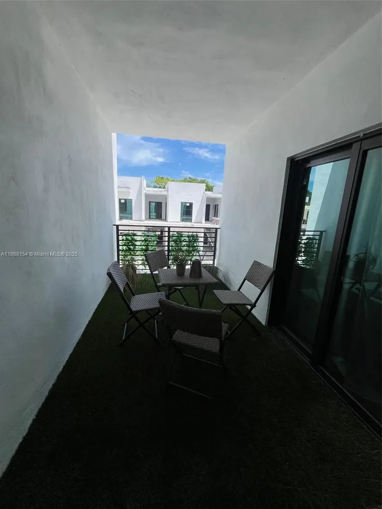 2526 Pierce Street Hollywood FL 33020