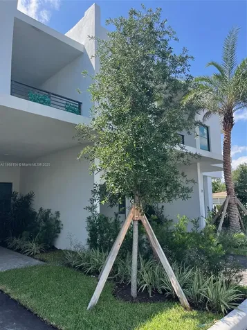 2526 Pierce Street Hollywood FL 33020