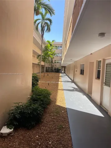 410 SE 2nd Street Hallandale Beach FL 33009