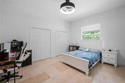 5750 SW 67th Avenue Miami FL 33143