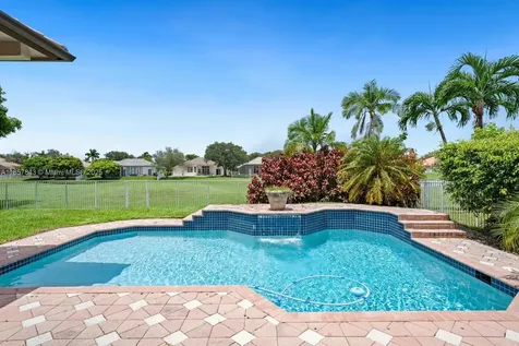 3981 E Lake Estates Drive Davie FL 33328
