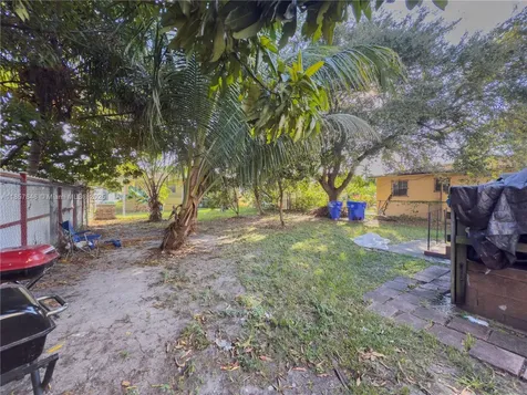 1376 NW 35th Street Miami FL 33142