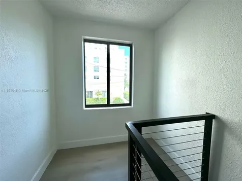 1376 NW 35th Street Miami FL 33142