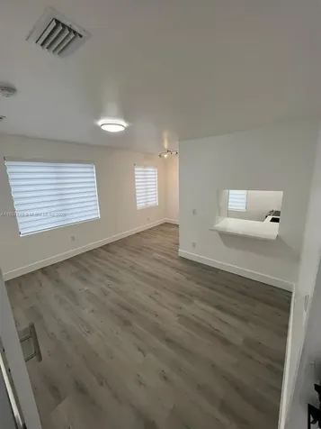 1376 NW 35th Street Miami FL 33142
