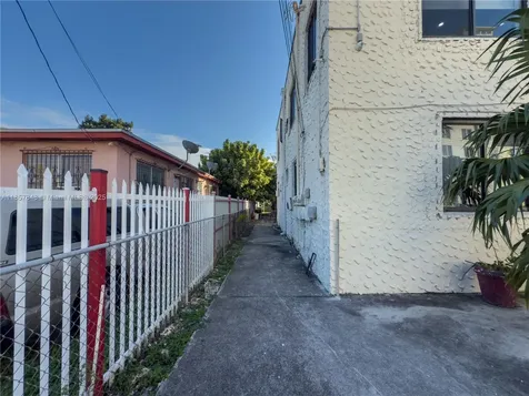 1376 NW 35th Street Miami FL 33142