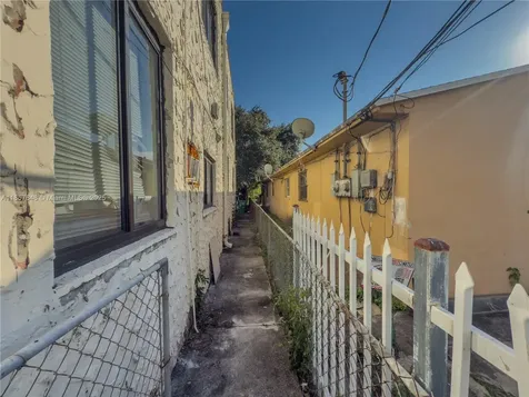 1376 NW 35th Street Miami FL 33142