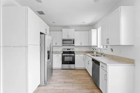 2431 SE 10th Court Homestead FL 33035
