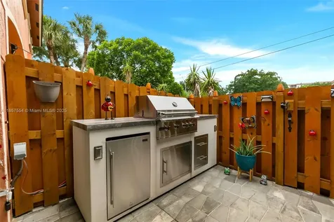 1206 NW 100th Avenue Pembroke Pines FL 33024