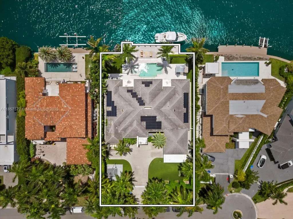 224 S Island Golden Beach FL 33160