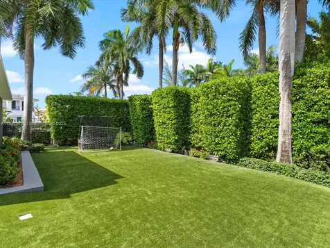 224 S Island Golden Beach FL 33160