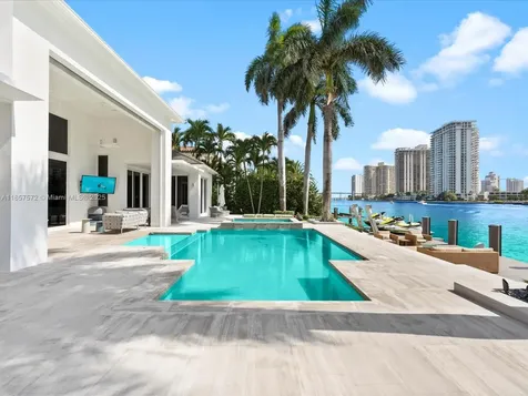 224 S Island Golden Beach FL 33160