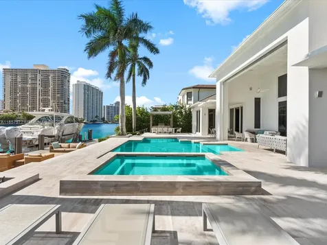 224 S Island Golden Beach FL 33160