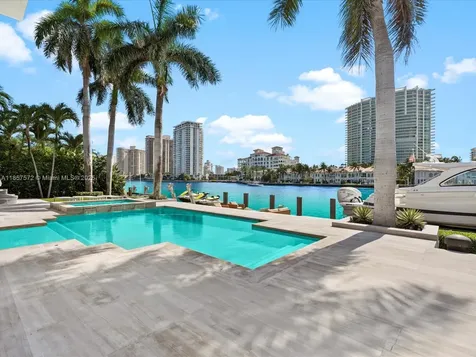 224 S Island Golden Beach FL 33160