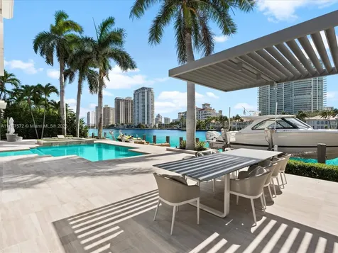 224 S Island Golden Beach FL 33160