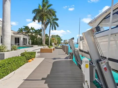224 S Island Golden Beach FL 33160