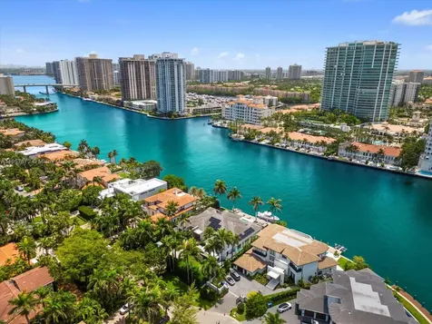 224 S Island Golden Beach FL 33160