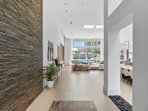 224 S Island Golden Beach FL 33160