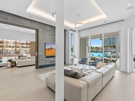 224 S Island Golden Beach FL 33160