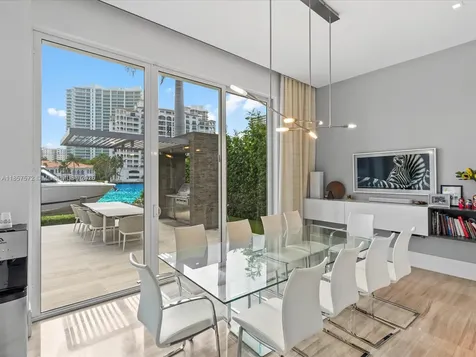 224 S Island Golden Beach FL 33160