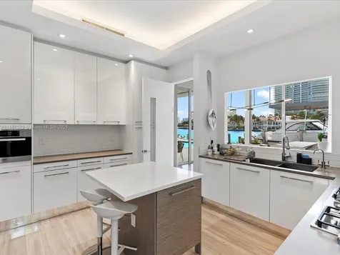 224 S Island Golden Beach FL 33160