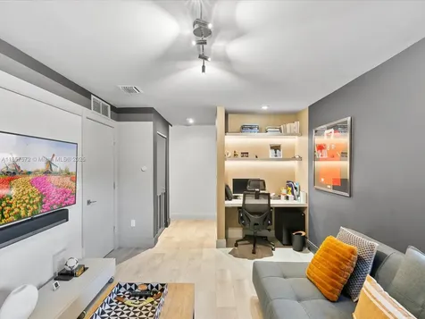 224 S Island Golden Beach FL 33160