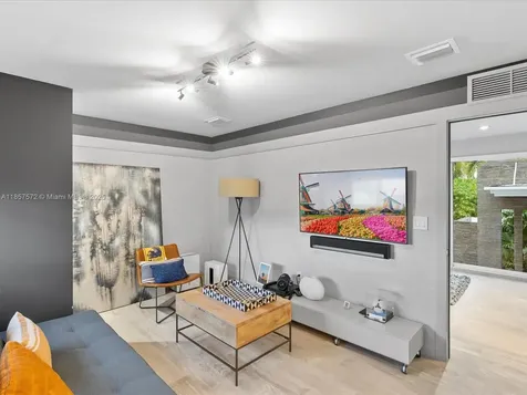 224 S Island Golden Beach FL 33160