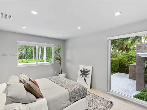 224 S Island Golden Beach FL 33160