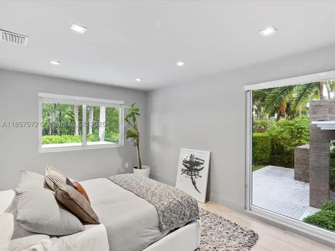 224 S Island Golden Beach FL 33160