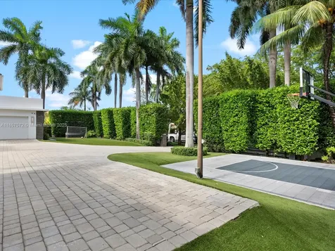 224 S Island Golden Beach FL 33160