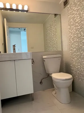 5601 Collins Avenue Miami Beach FL 33140