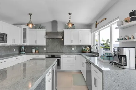 122 Court Contessa Islamorada FL 33036