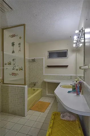 4673 NW 41st Place Lauderdale Lakes FL 33319