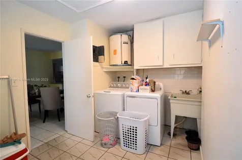 4673 NW 41st Place Lauderdale Lakes FL 33319