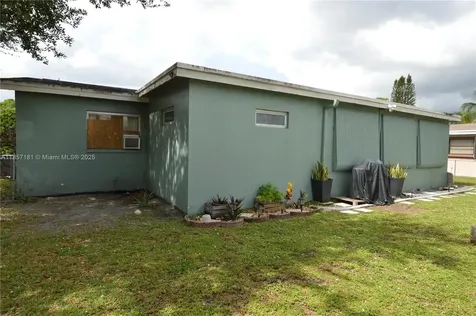 4673 NW 41st Place Lauderdale Lakes FL 33319