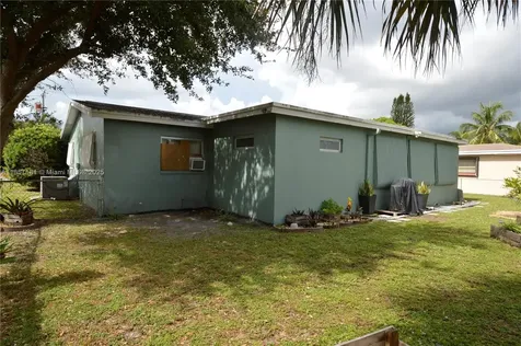 4673 NW 41st Place Lauderdale Lakes FL 33319
