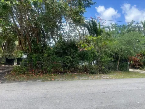 15260 NE 2nd Avenue Miami FL 33162