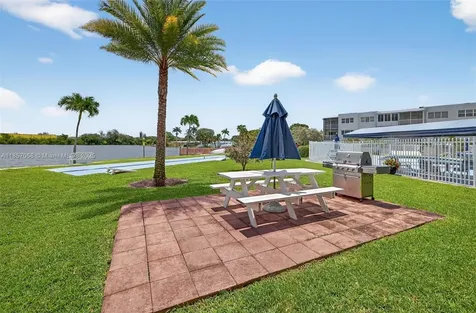 2200 Park Lane Hollywood FL 33021