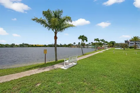 2200 Park Lane Hollywood FL 33021