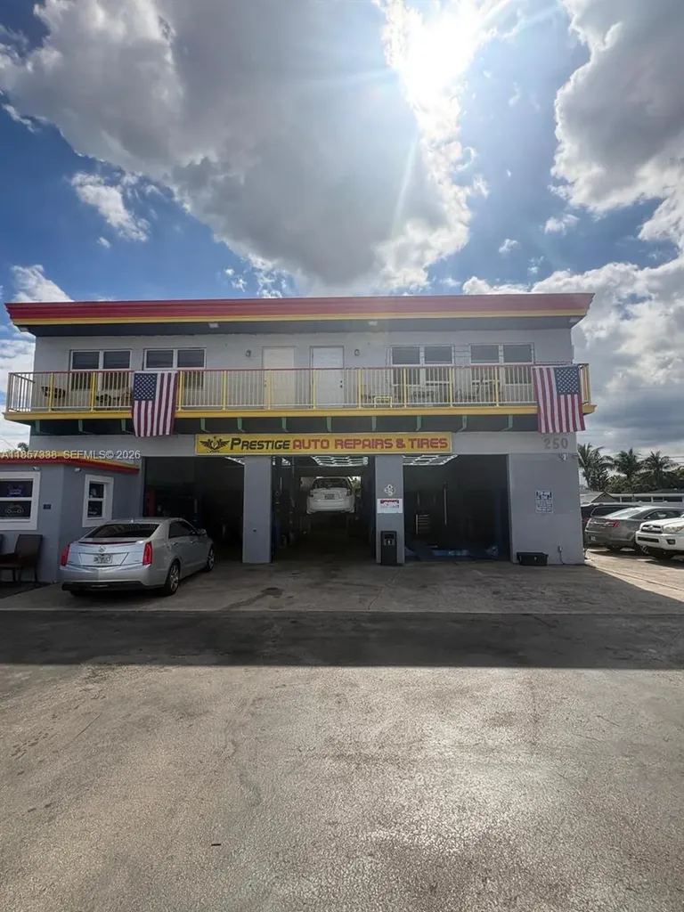 250 NE 44th Street Oakland Park FL 33334