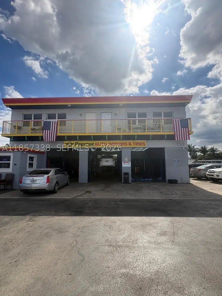 250 NE 44th Street Oakland Park FL 33334