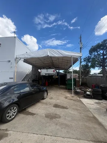 250 NE 44th Street Oakland Park FL 33334